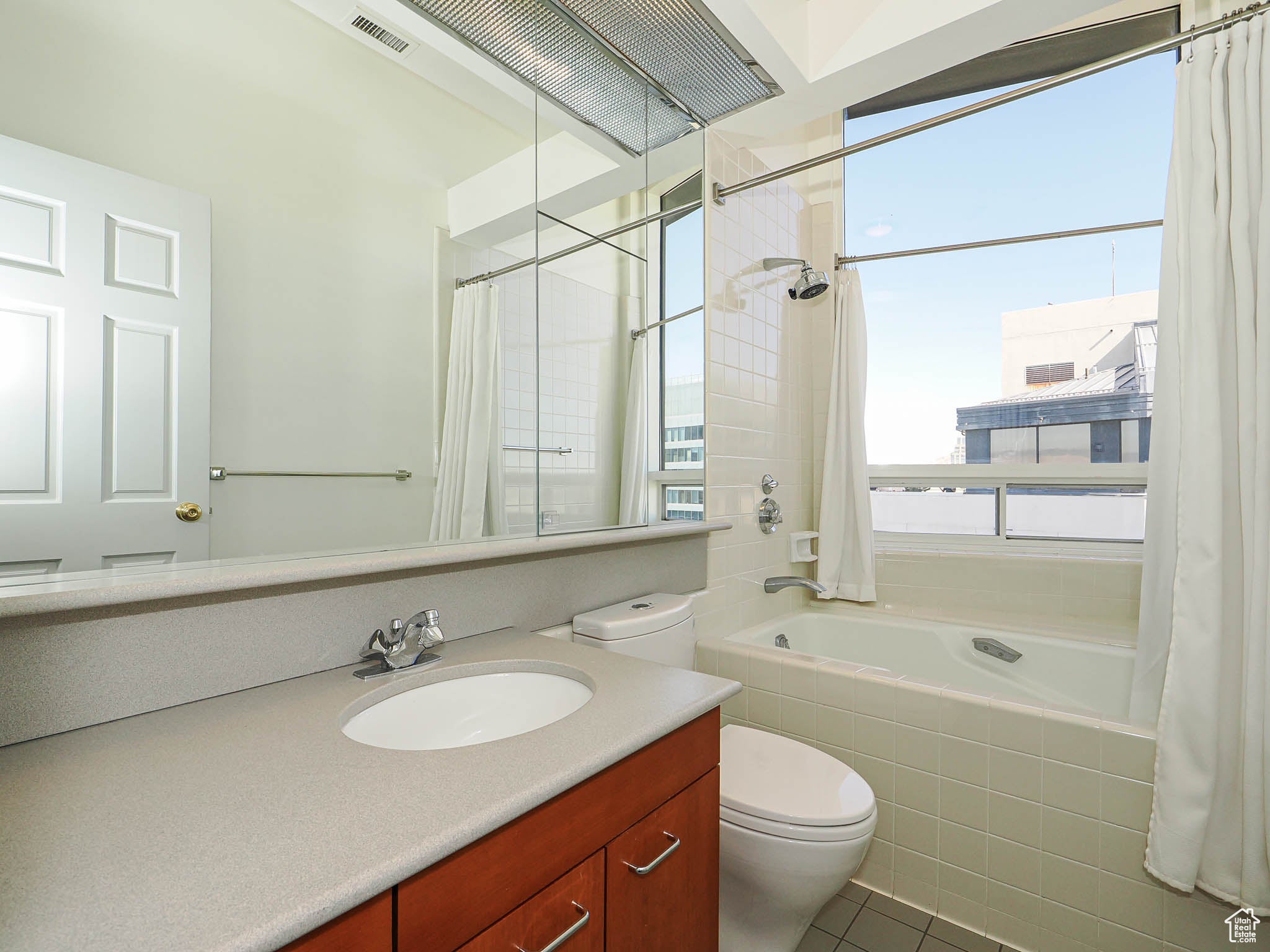 Salt Lake City, Utah, 84101, United States, 4 Bedrooms Bedrooms, ,5 BathroomsBathrooms,Residential,Active,1905069