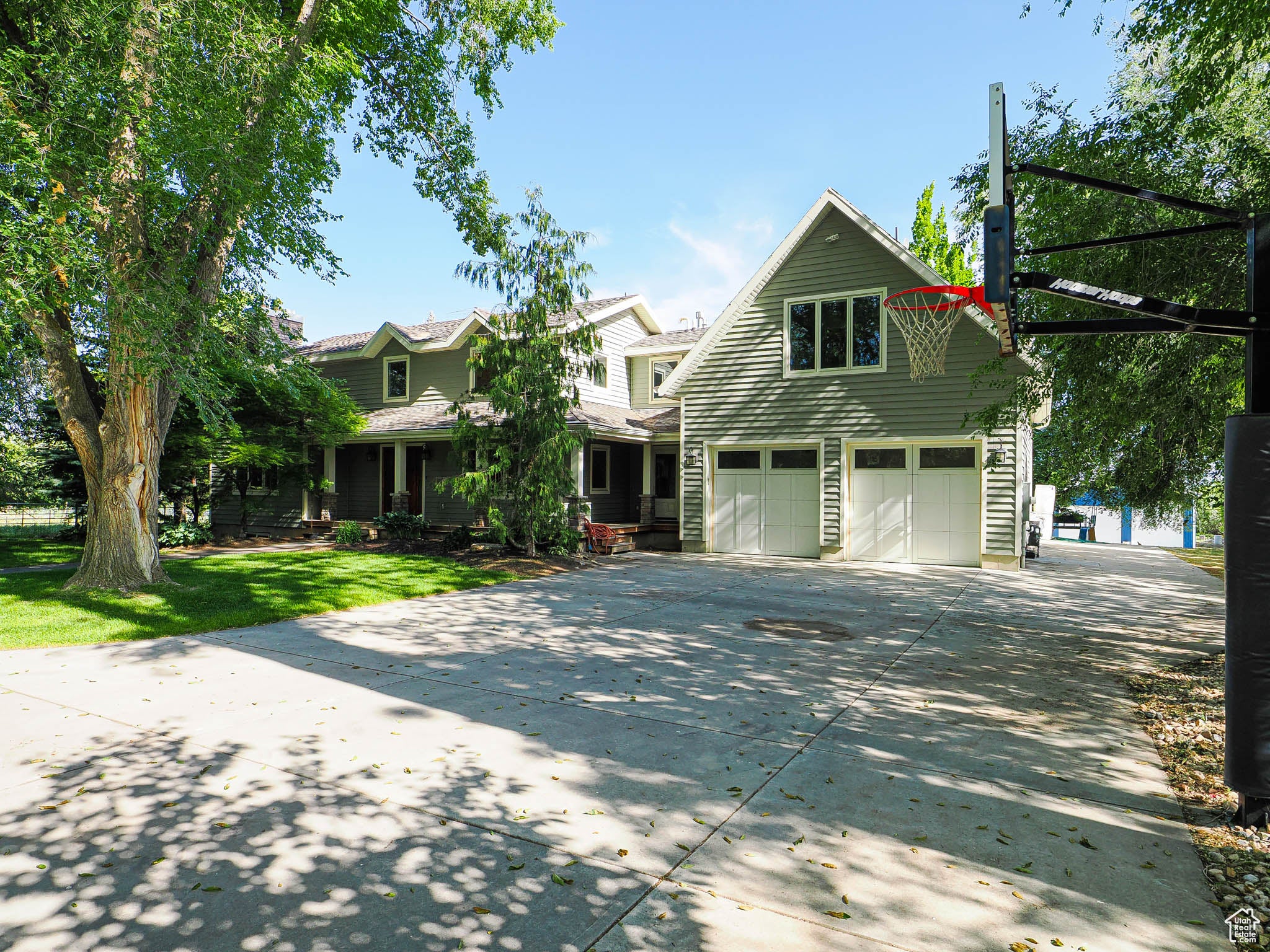 Draper, Utah, 84020, United States, 4 Bedrooms Bedrooms, ,4 BathroomsBathrooms,Residential,Pending,1824917