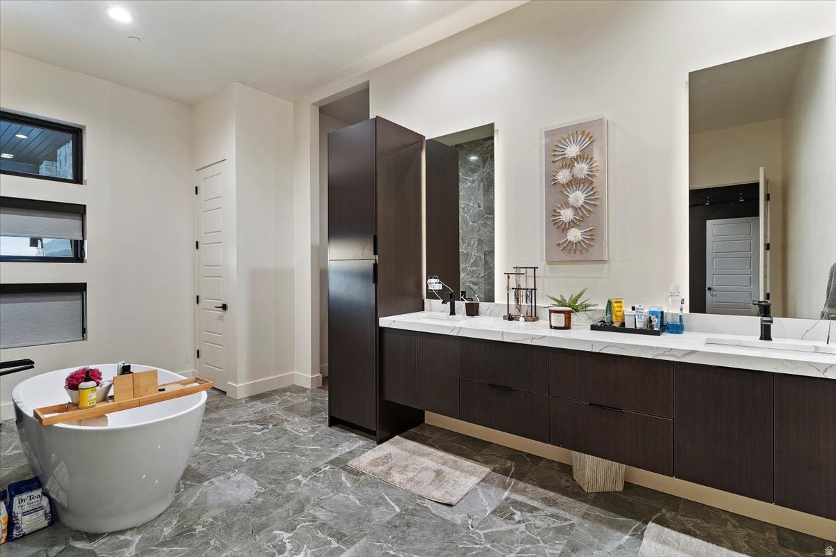 Fruit Heights, Utah, 84037, United States, 4 Bedrooms Bedrooms, ,3 BathroomsBathrooms,Residential,Active,1986894