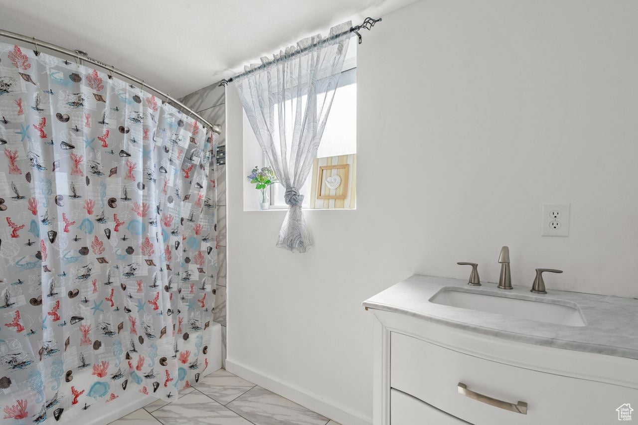 West Point, Utah, 84015, United States, 6 Bedrooms Bedrooms, ,2 BathroomsBathrooms,Residential,Active,1964251