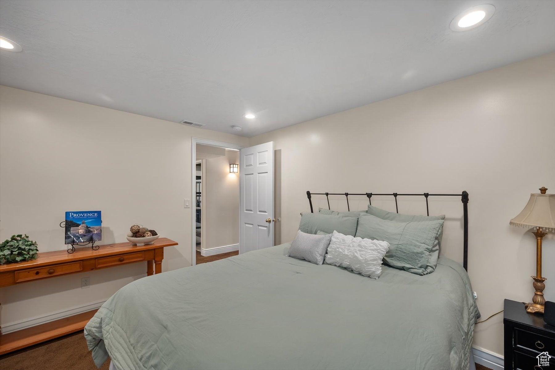 Cottonwood Heights, Utah, 84121, United States, 6 Bedrooms Bedrooms, ,3 BathroomsBathrooms,Residential,Active,1964287