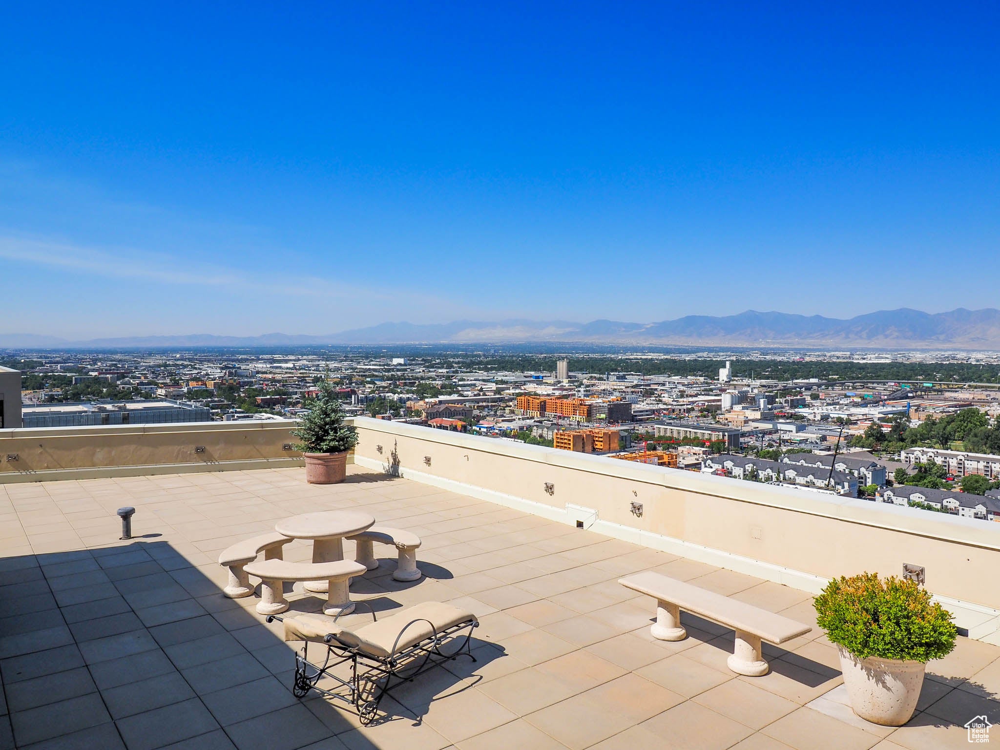 Salt Lake City, Utah, 84101, United States, 4 Bedrooms Bedrooms, ,5 BathroomsBathrooms,Residential,Active,1905069