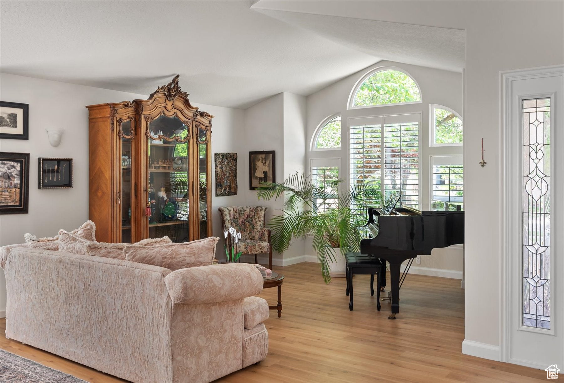 Cottonwood Heights, Utah, 84121, United States, 6 Bedrooms Bedrooms, ,3 BathroomsBathrooms,Residential,Active,1964287