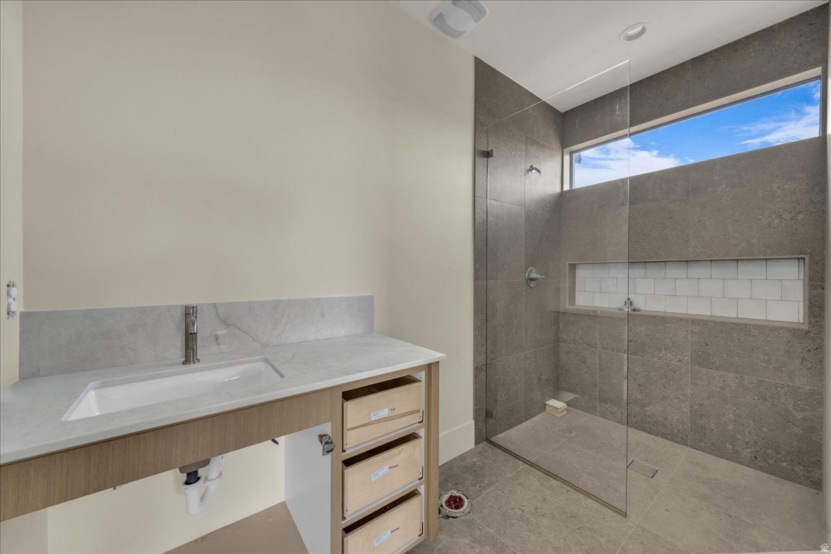 Ivins, Utah, 84738, United States, 4 Bedrooms Bedrooms, ,5 BathroomsBathrooms,Residential,Active,2052060