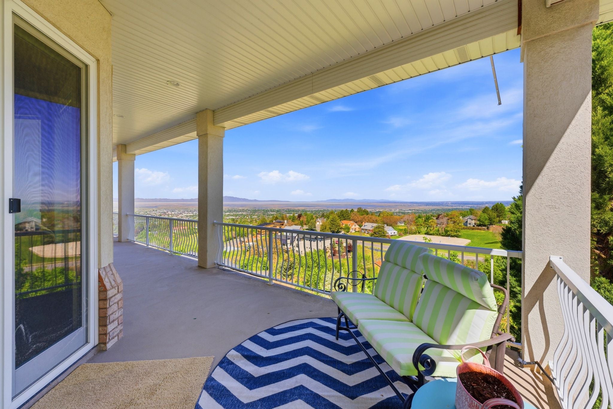 Bountiful, Utah, 84010, United States, 6 Bedrooms Bedrooms, ,6 BathroomsBathrooms,Residential,Active,2044576