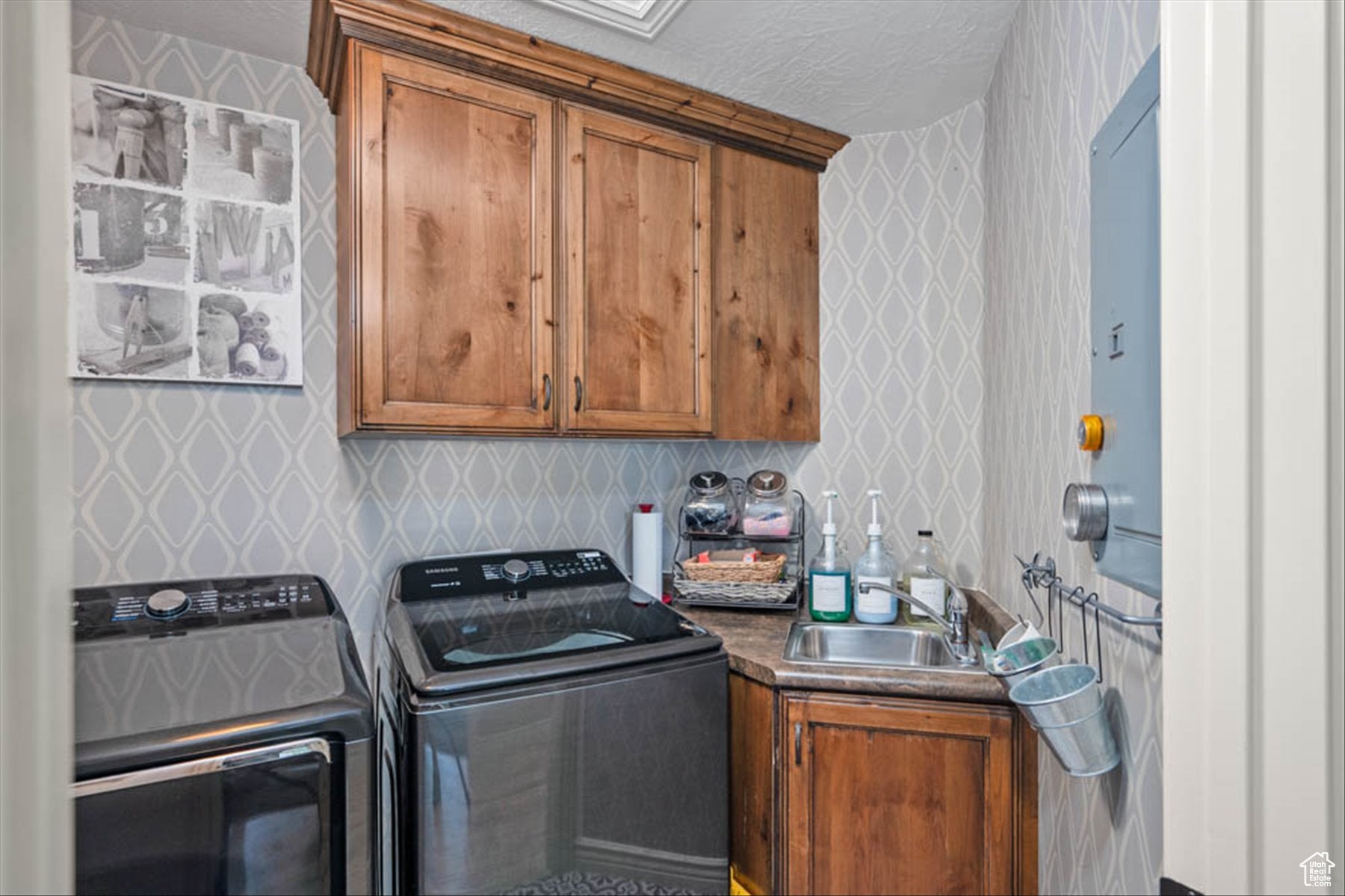 South Jordan, Utah, 84095, United States, 6 Bedrooms Bedrooms, ,4 BathroomsBathrooms,Residential,Active,1876871