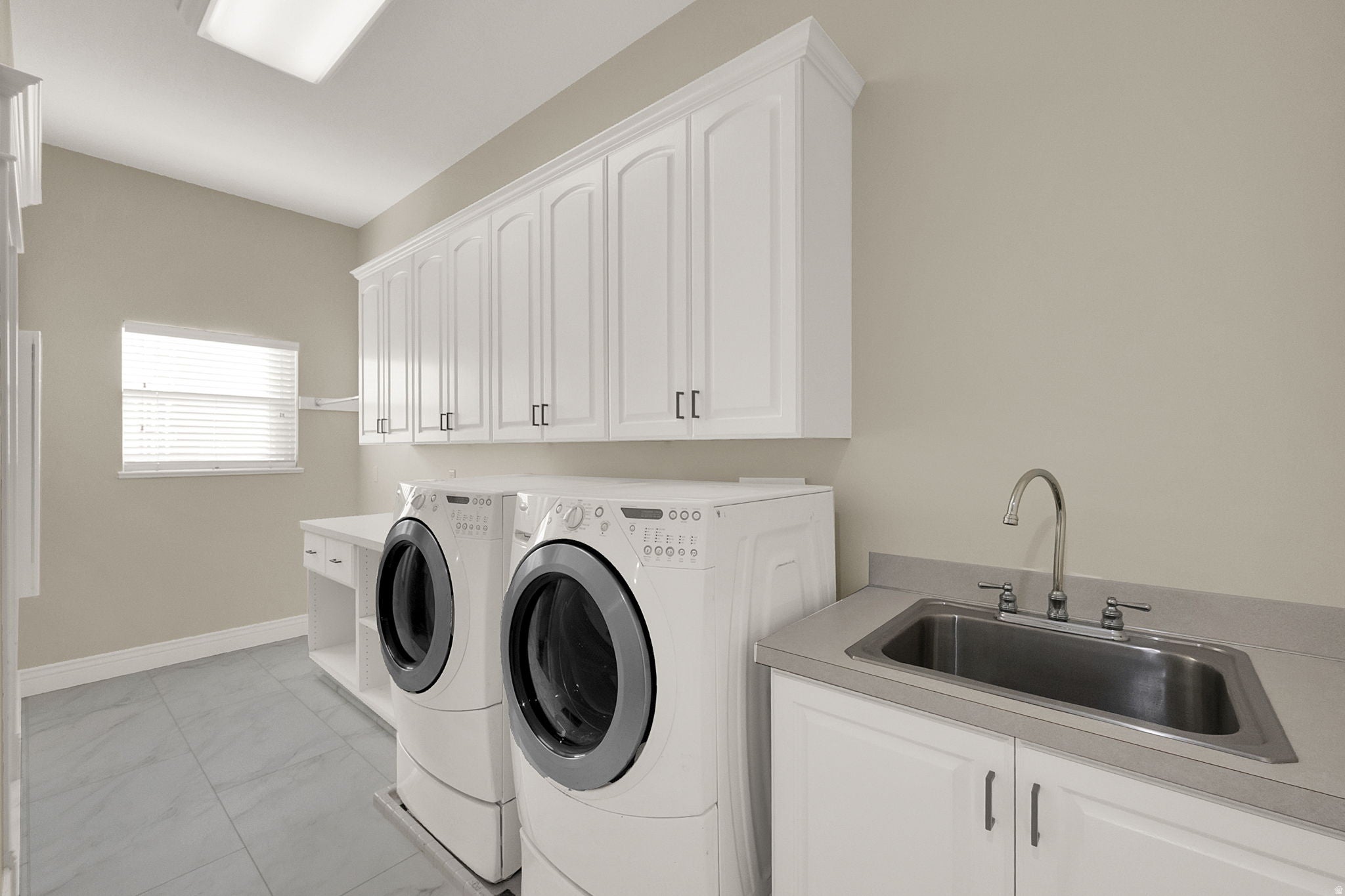 Perry, Utah, 84302, United States, 6 Bedrooms Bedrooms, ,5 BathroomsBathrooms,Residential,Active,1973365