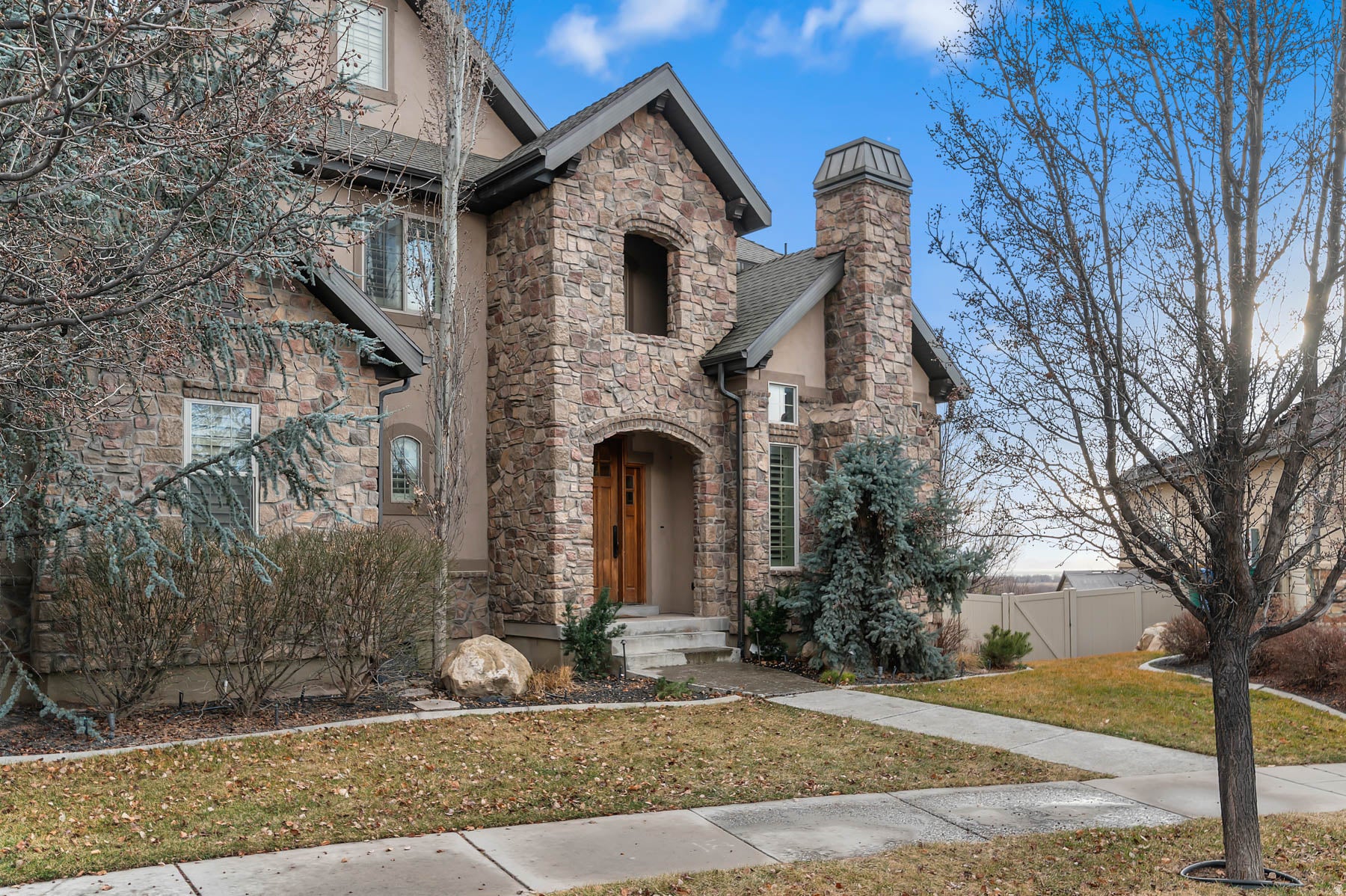 Orem, Utah, 84058, United States, 6 Bedrooms Bedrooms, ,5 BathroomsBathrooms,Residential,Active,2019460