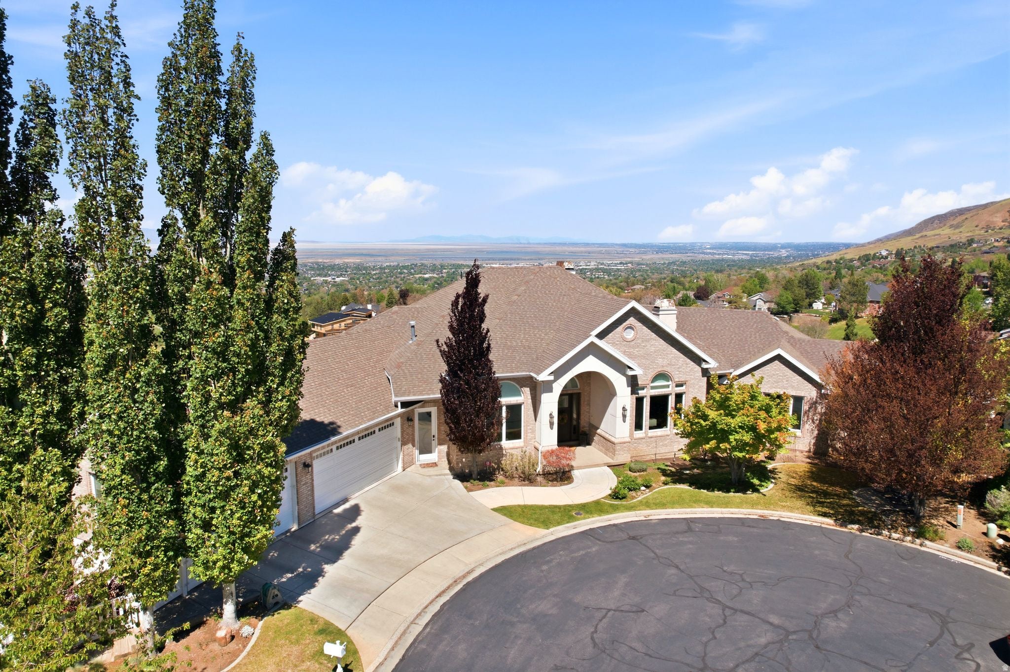 Bountiful, Utah, 84010, United States, 6 Bedrooms Bedrooms, ,6 BathroomsBathrooms,Residential,Active,2044576