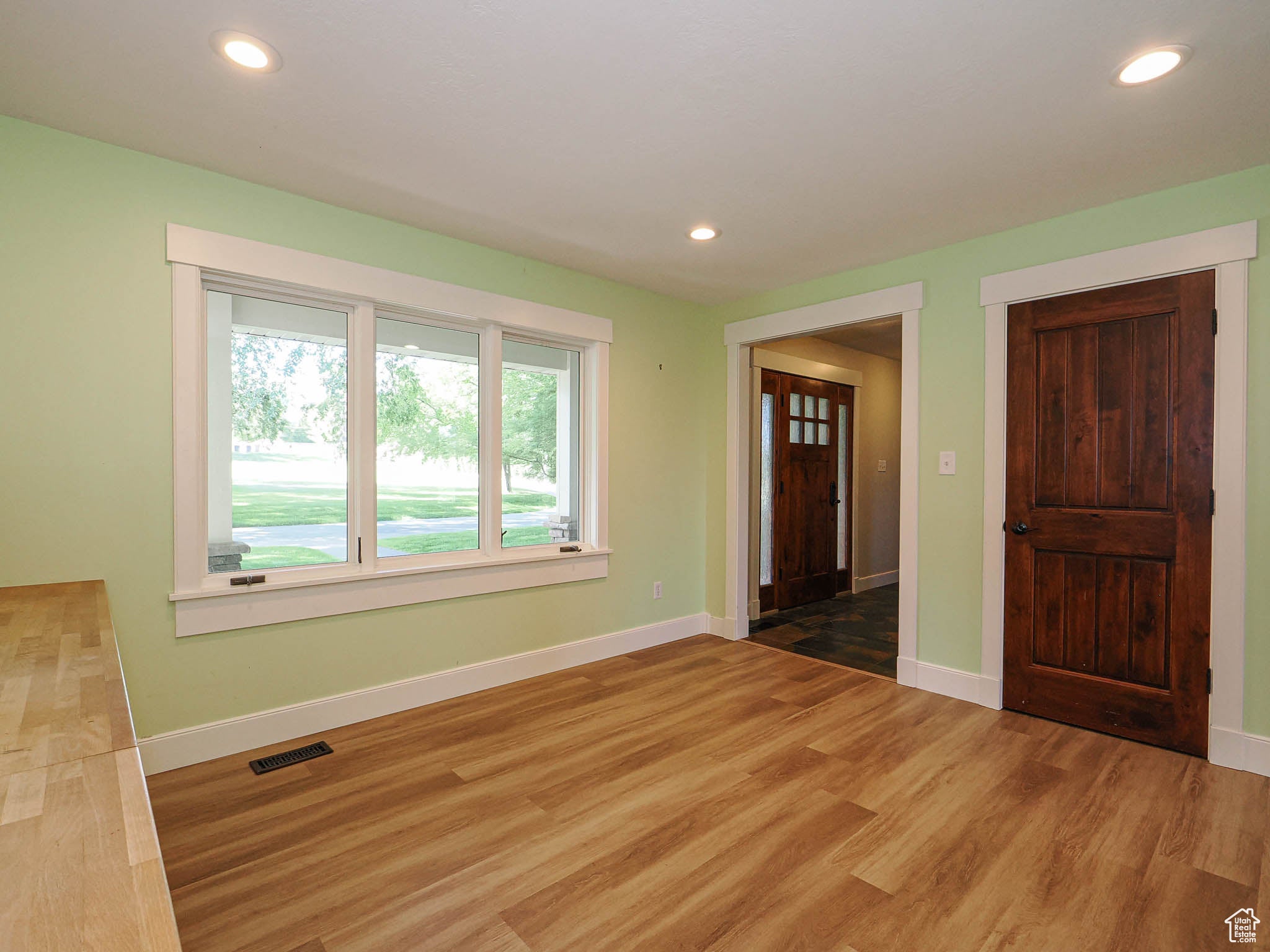 Draper, Utah, 84020, United States, 4 Bedrooms Bedrooms, ,4 BathroomsBathrooms,Residential,Pending,1824917