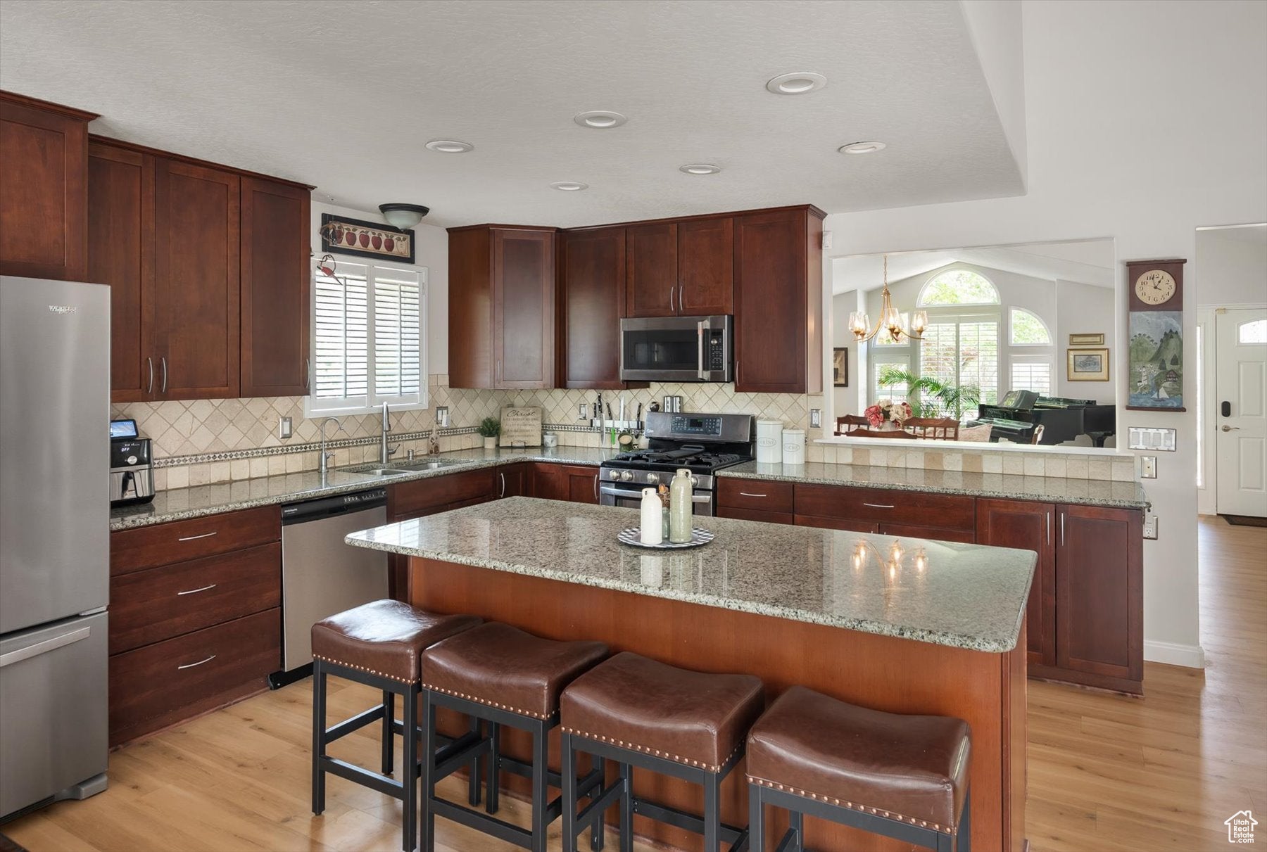 Cottonwood Heights, Utah, 84121, United States, 6 Bedrooms Bedrooms, ,3 BathroomsBathrooms,Residential,Active,1964287