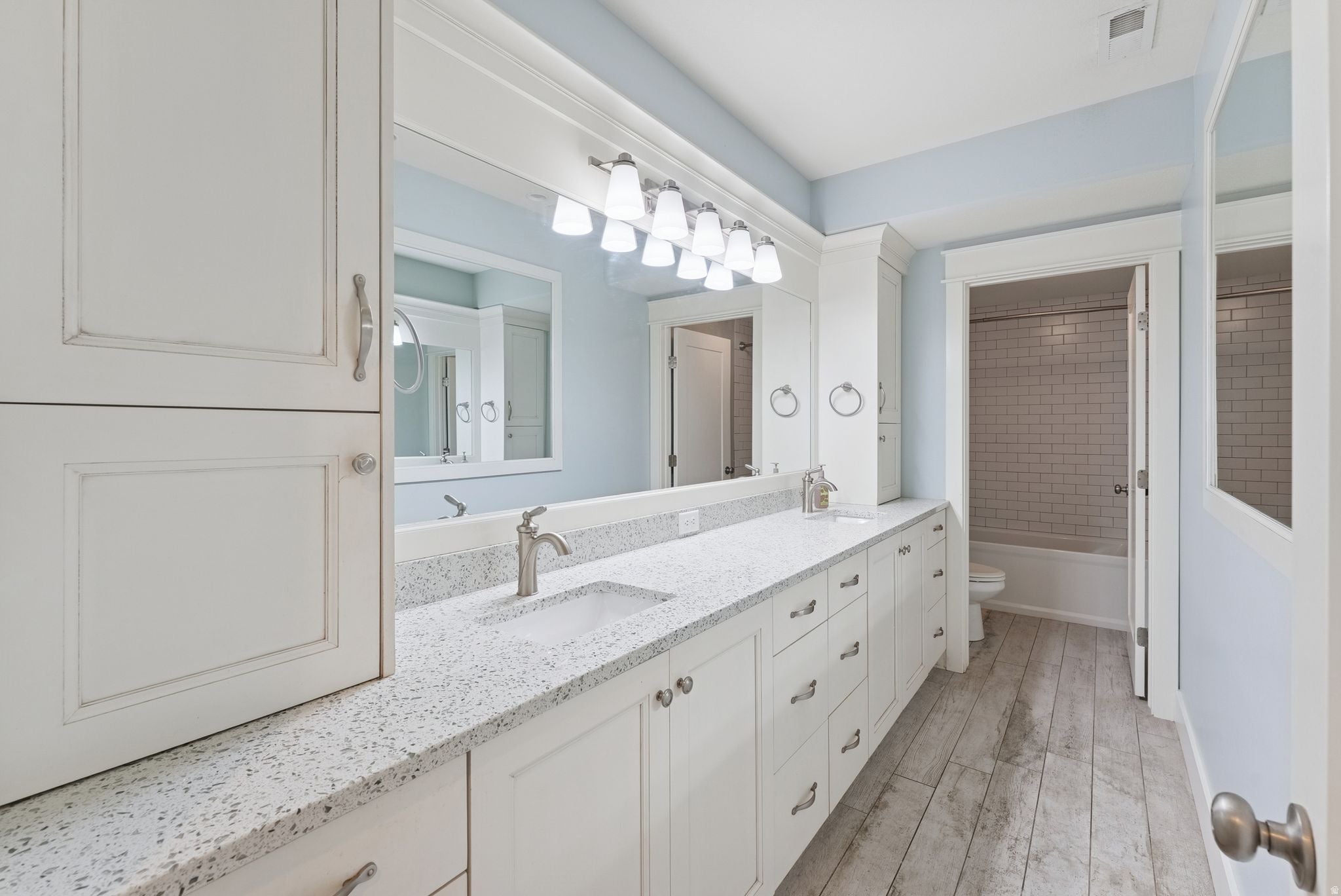 Kaysville, Utah, 84037, United States, 6 Bedrooms Bedrooms, ,5 BathroomsBathrooms,Residential,Active,1973308