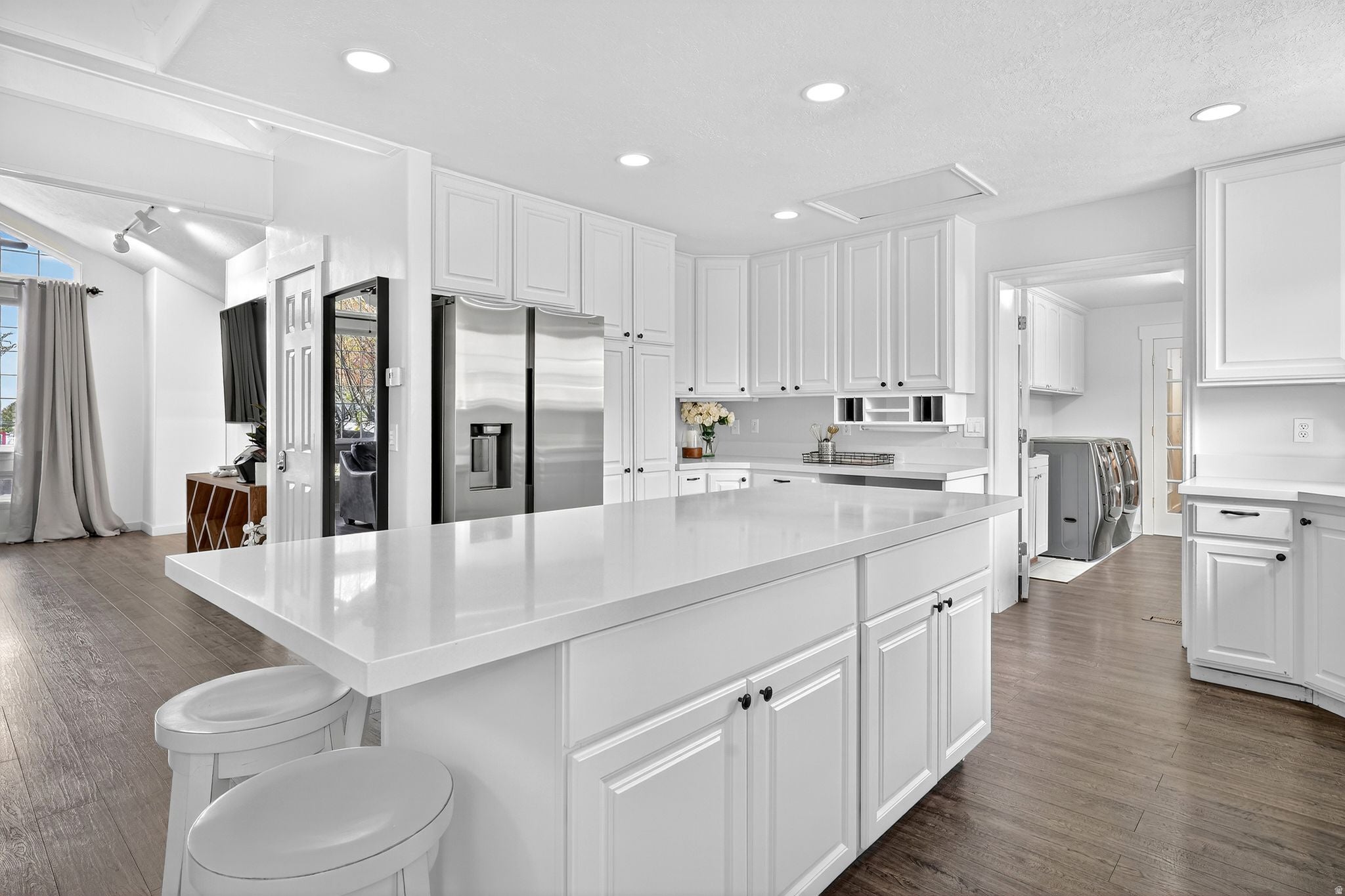 Bluffdale, Utah, 84065, United States, 10 Bedrooms Bedrooms, ,7 BathroomsBathrooms,Residential,Active,1990647