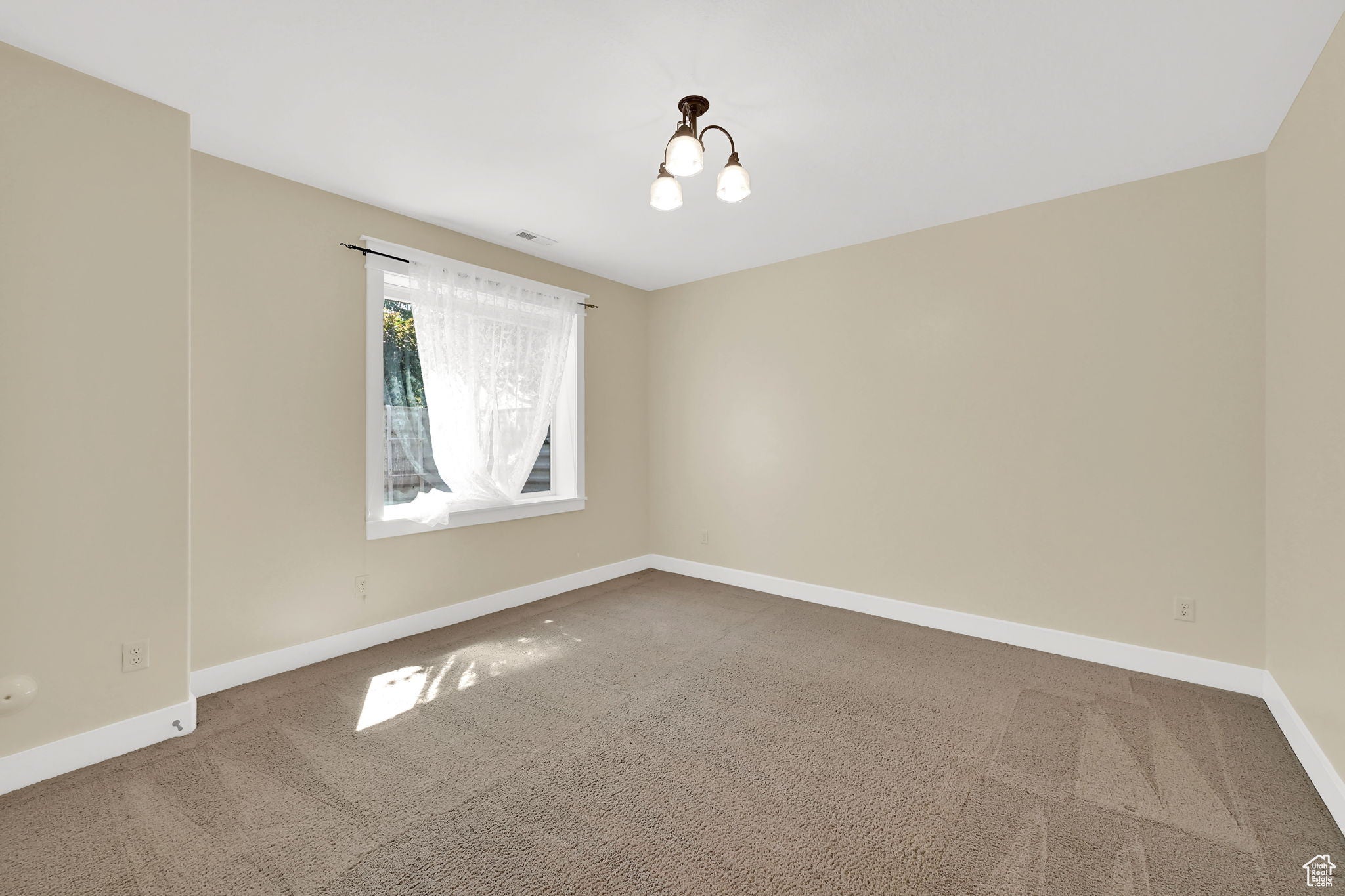 Farmington, Utah, 84025, United States, 5 Bedrooms Bedrooms, ,4 BathroomsBathrooms,Residential,Active,1850687