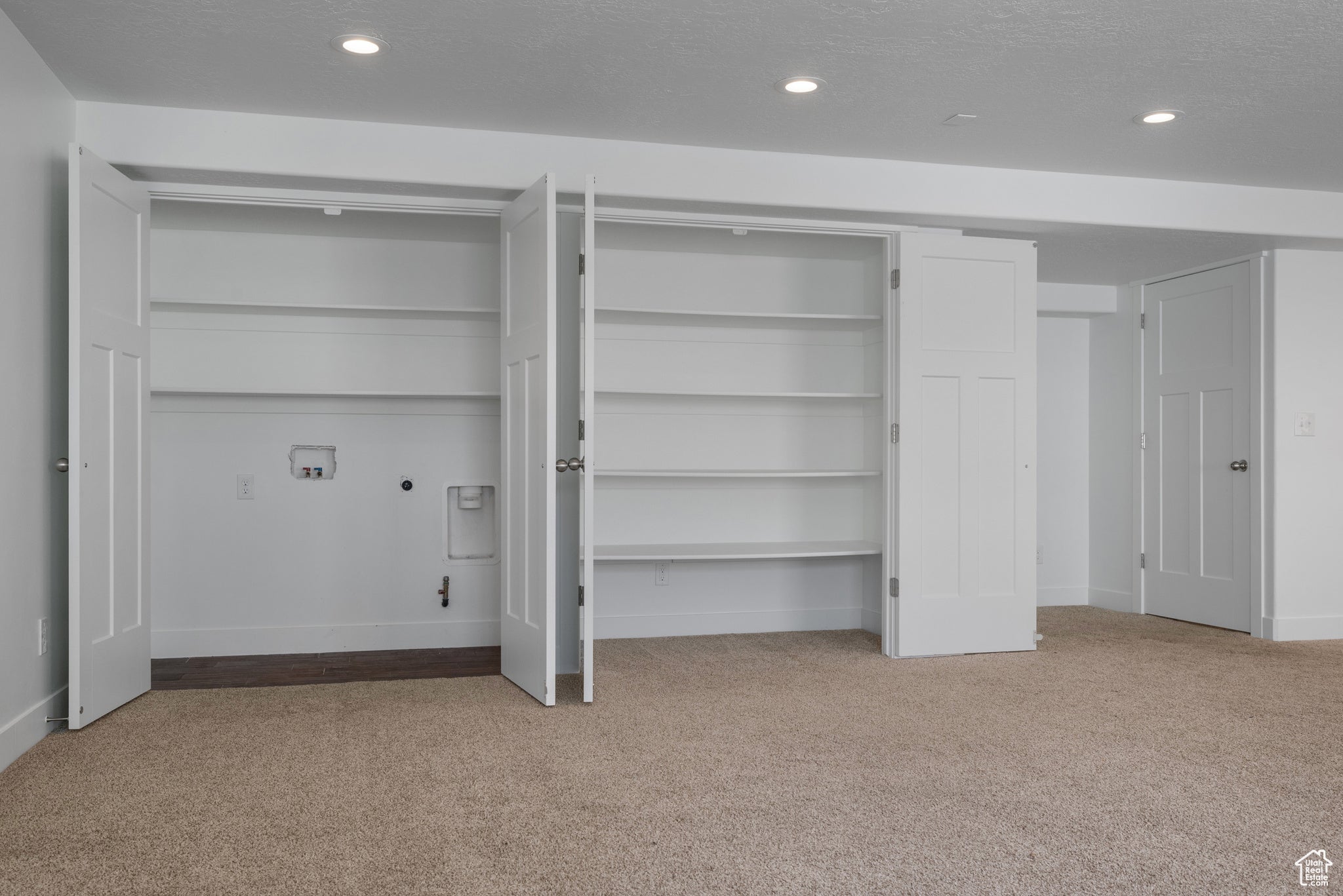 Mapleton, Utah, 84664, United States, 6 Bedrooms Bedrooms, ,5 BathroomsBathrooms,Residential,Active,1828968