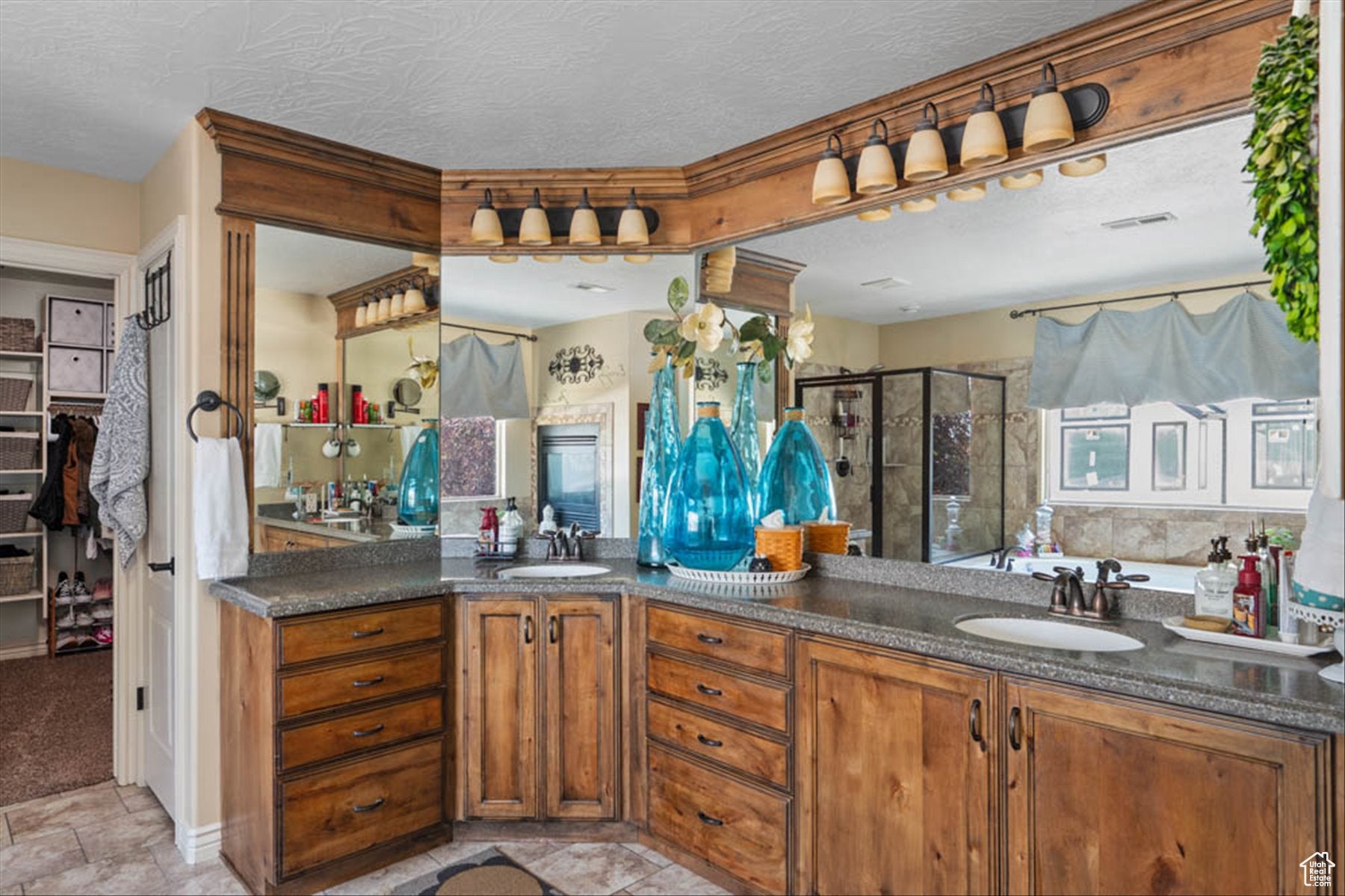 South Jordan, Utah, 84095, United States, 6 Bedrooms Bedrooms, ,4 BathroomsBathrooms,Residential,Active,1876871