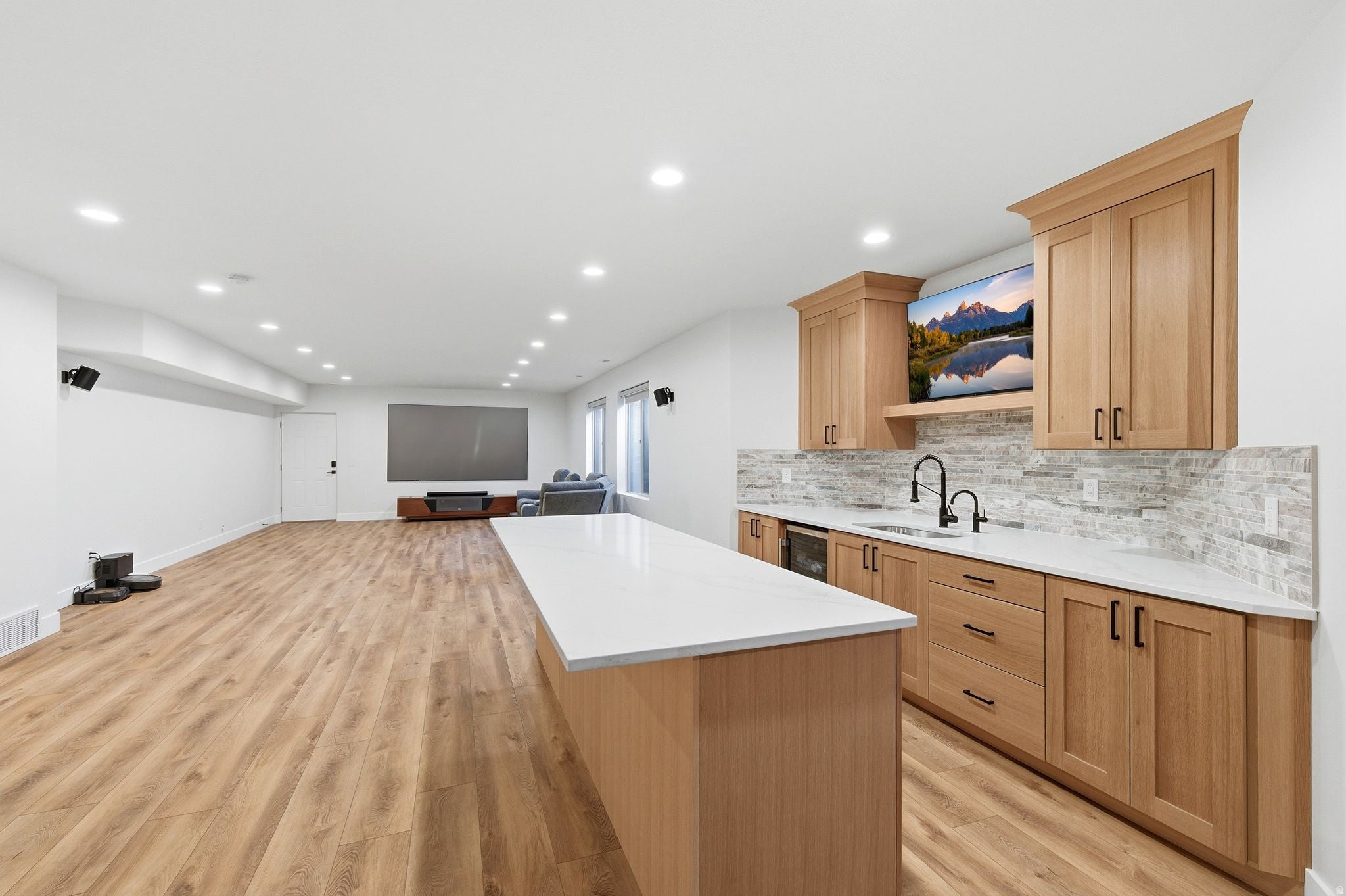 North Salt Lake, Utah, 84054, United States, 6 Bedrooms Bedrooms, ,4 BathroomsBathrooms,Residential,Active,2012192