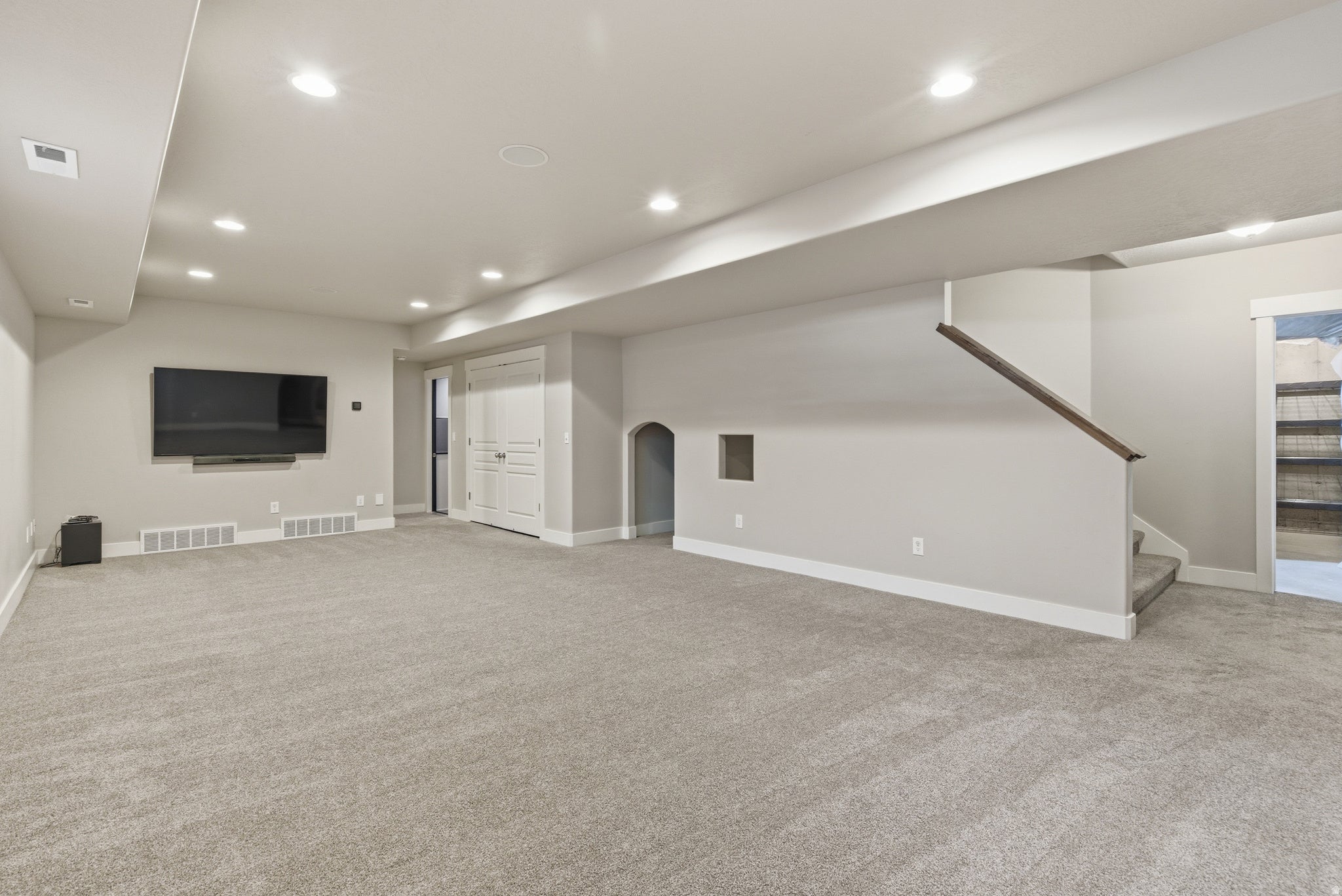 Lehi, Utah, 84043, United States, 7 Bedrooms Bedrooms, ,4 BathroomsBathrooms,Residential,Pending,1987244