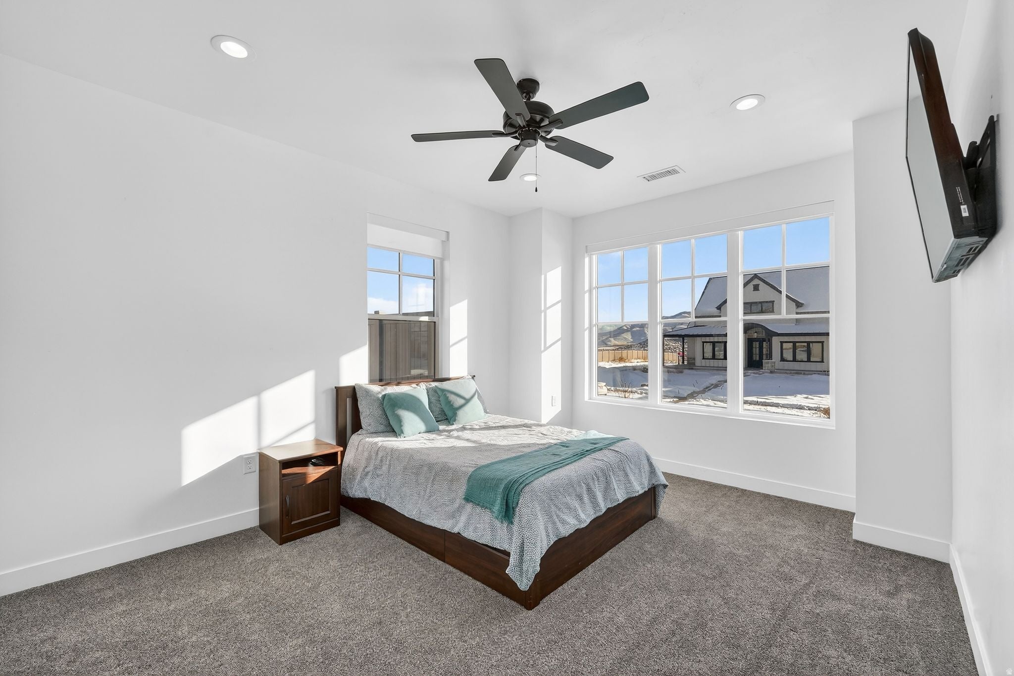 Eagle Mountain, Utah, 84005, United States, 5 Bedrooms Bedrooms, ,4 BathroomsBathrooms,Residential,Active,2009175