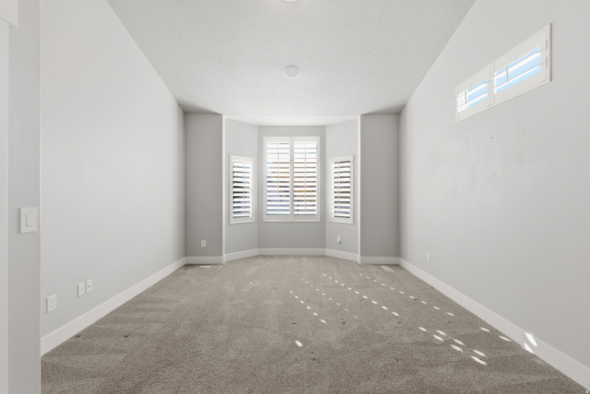 Lehi, Utah, 84043, United States, 7 Bedrooms Bedrooms, ,4 BathroomsBathrooms,Residential,Pending,1987244