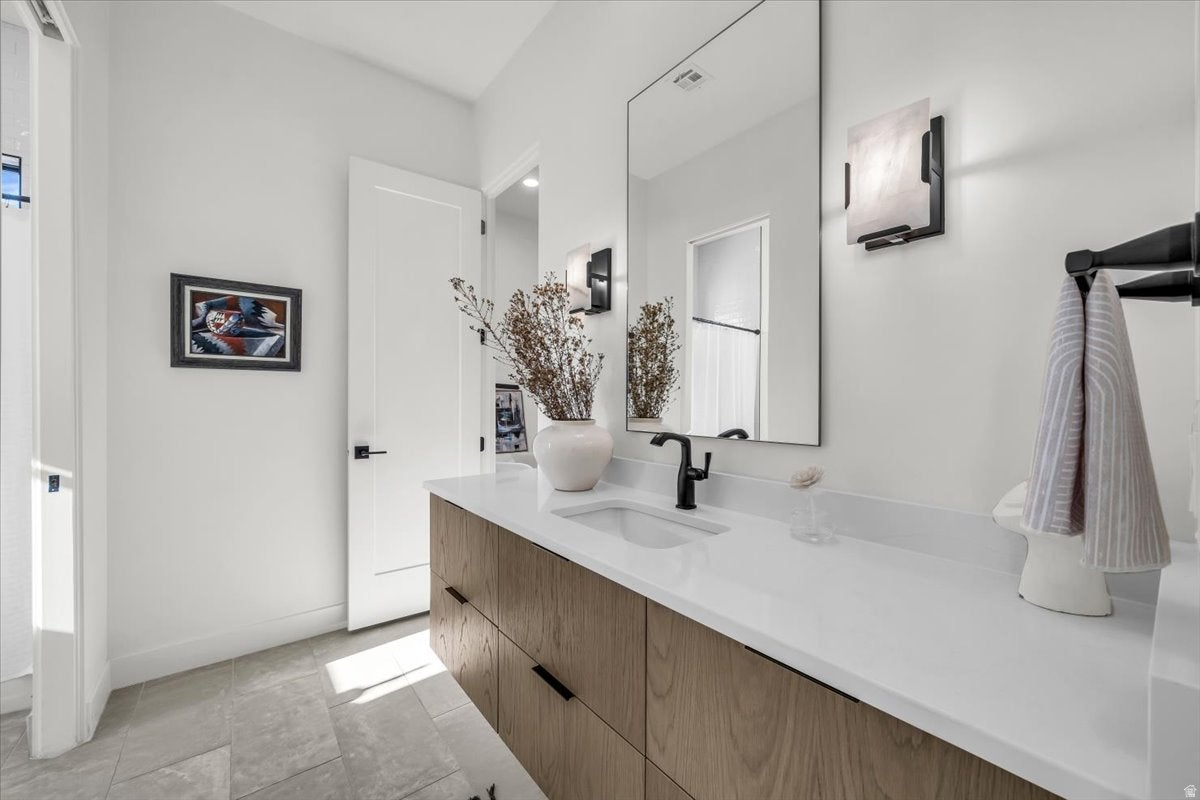 St. George, Utah, 84770, United States, 5 Bedrooms Bedrooms, ,4 BathroomsBathrooms,Residential,Active,2010551