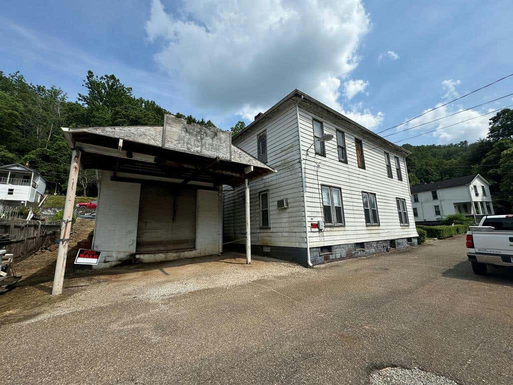 76 ROOSEVELT AVE, BENWOOD, WV 26031, photo 1 of 41