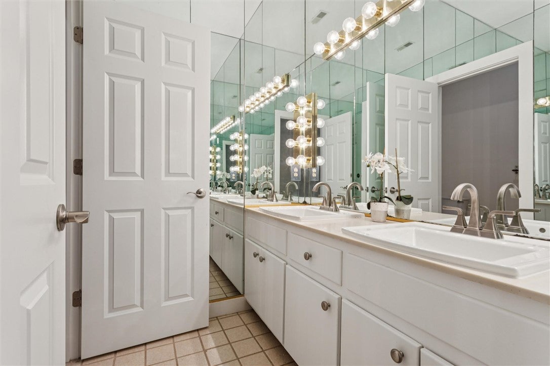 Williamsburg, Virginia, 23185, United States, 5 Bedrooms Bedrooms, ,5 BathroomsBathrooms,Residential,Active,2008015