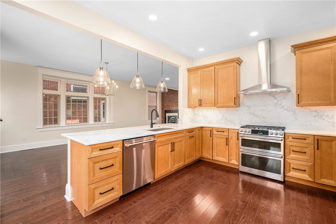 Pittsburgh, Pennsylvania, 15217, United States, 5 Bedrooms Bedrooms, ,4 BathroomsBathrooms,Residential,Active,1922334