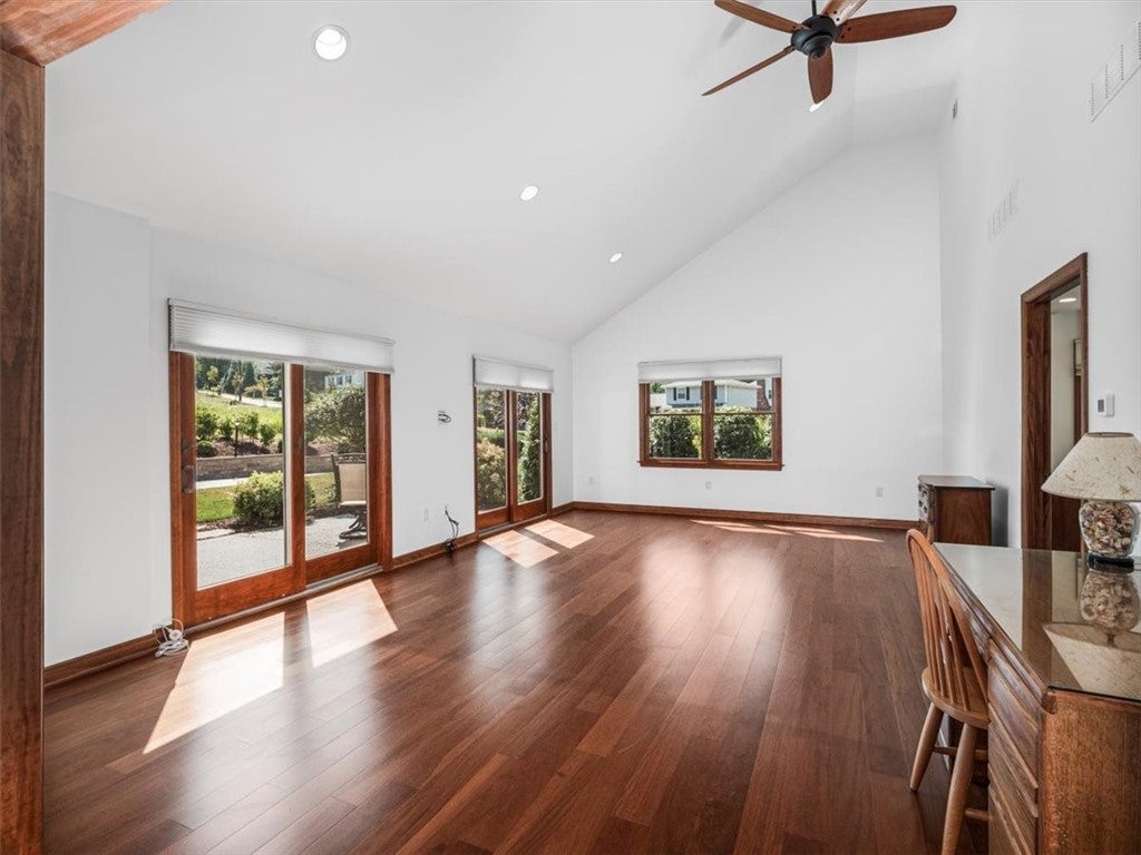 Pittsburgh, Pennsylvania, 15241, United States, 4 Bedrooms Bedrooms, ,5 BathroomsBathrooms,Residential,Active,1926915