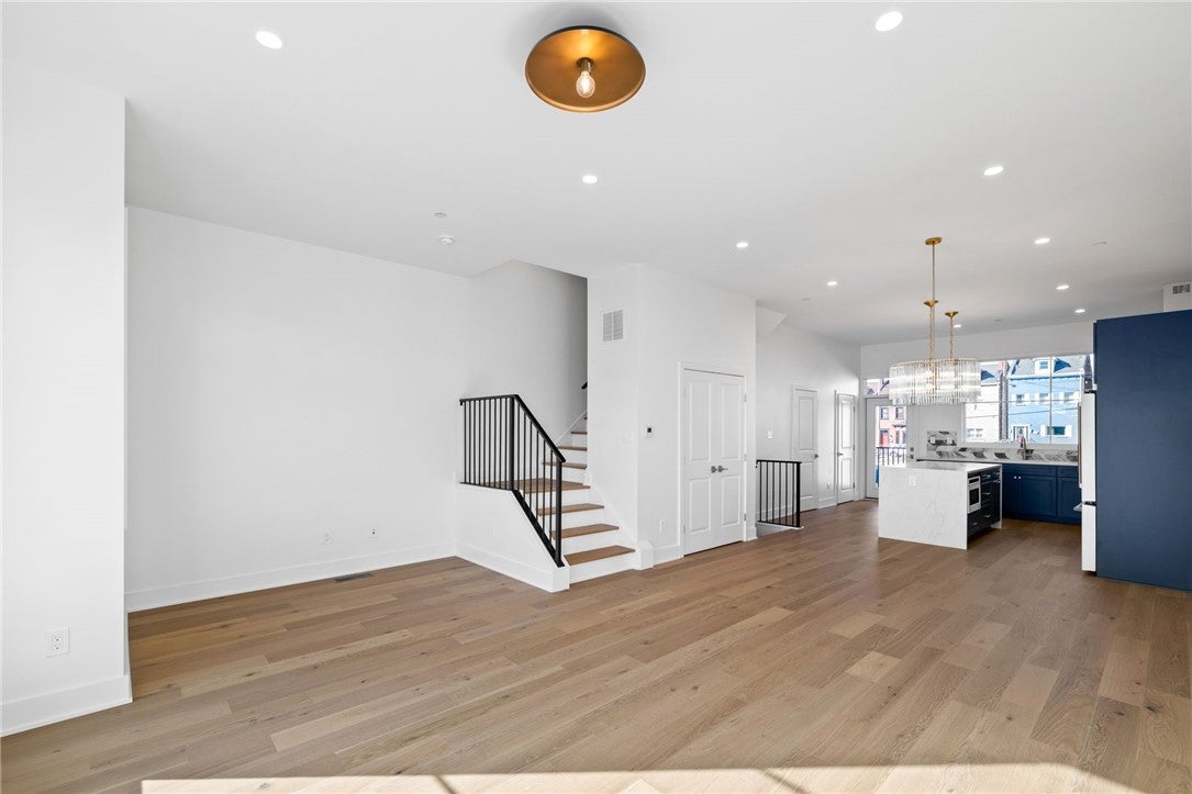 Pittsburgh, Pennsylvania, 15201, United States, 4 Bedrooms Bedrooms, ,5 BathroomsBathrooms,Residential,Active,1825068