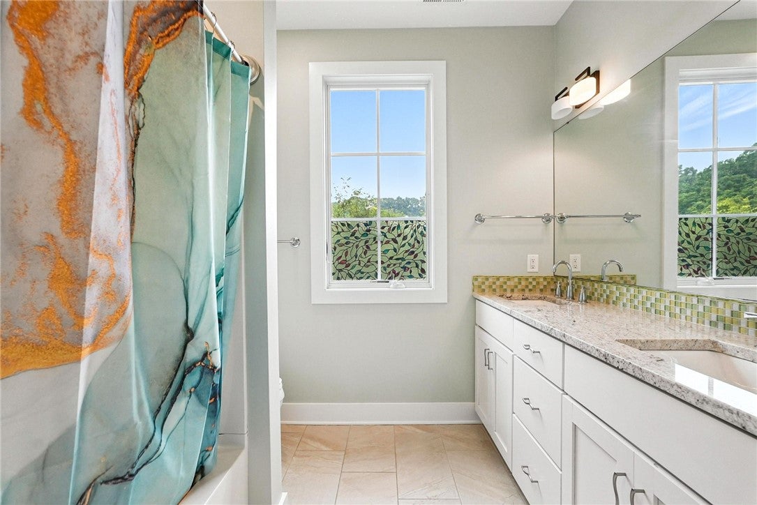 Pittsburgh, Pennsylvania, 15217, United States, 4 Bedrooms Bedrooms, ,5 BathroomsBathrooms,Residential,Active,1936146