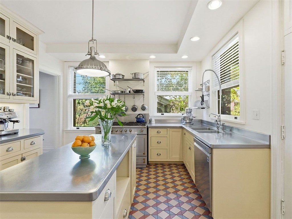 Pittsburgh, Pennsylvania, 15217, United States, 4 Bedrooms Bedrooms, ,3 BathroomsBathrooms,Residential,Active,1969666