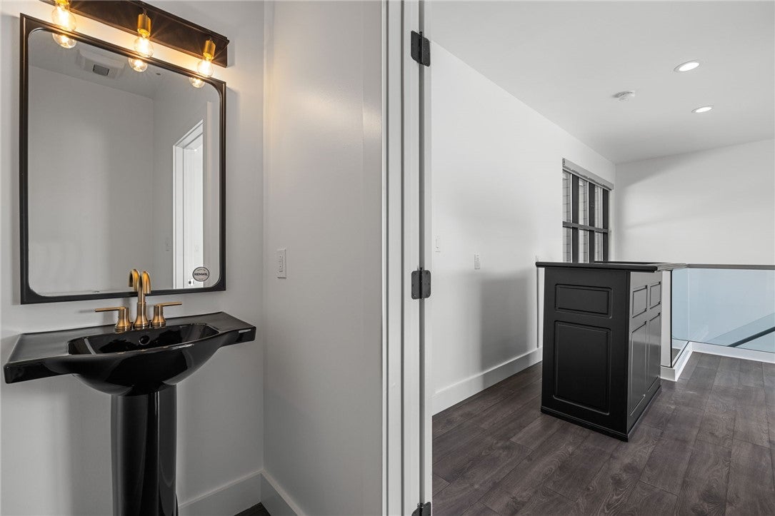 Pittsburgh, Pennsylvania, 15201, United States, 3 Bedrooms Bedrooms, ,4 BathroomsBathrooms,Residential,Active,1968384