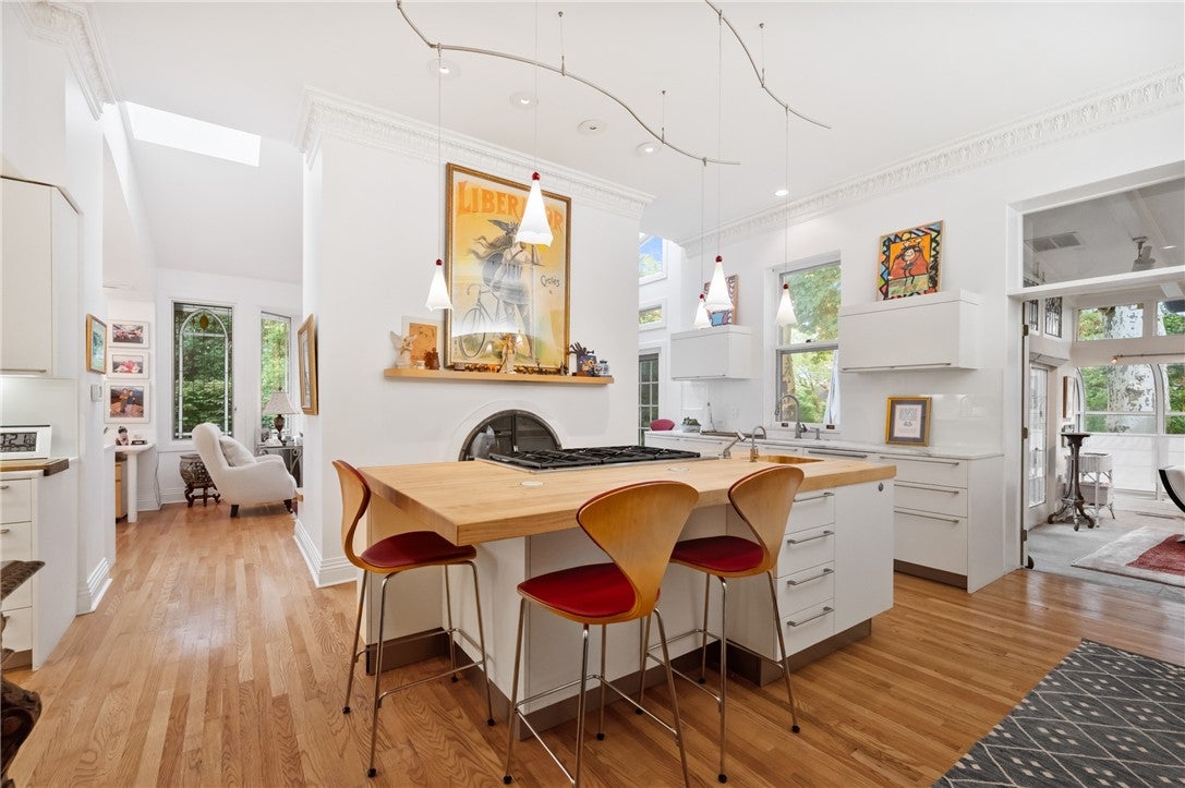 Pittsburgh, Pennsylvania, 15232, United States, 8 Bedrooms Bedrooms, ,6 BathroomsBathrooms,Residential,Active,1973278