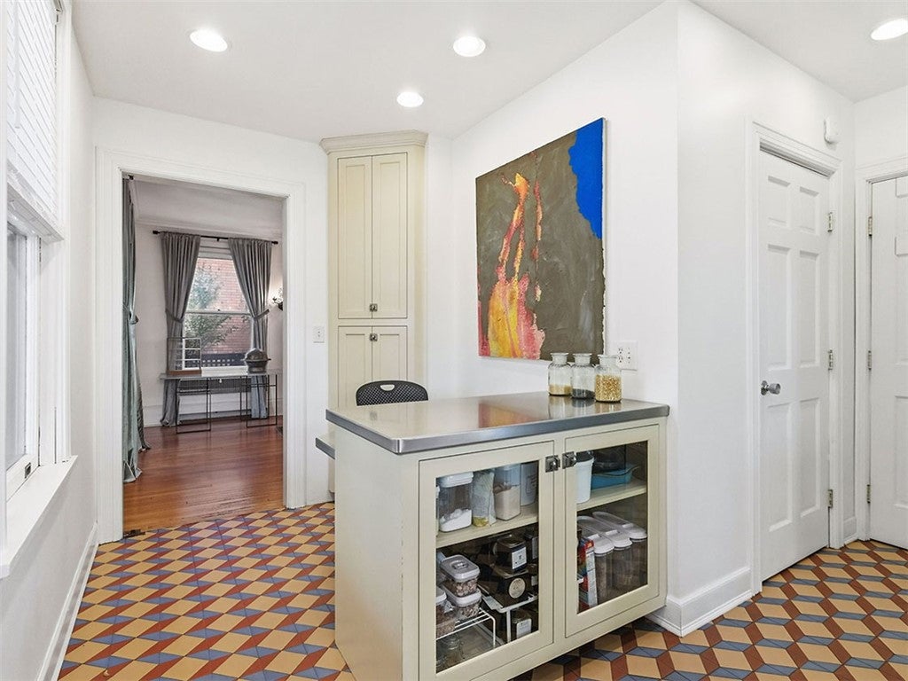 Pittsburgh, Pennsylvania, 15217, United States, 4 Bedrooms Bedrooms, ,3 BathroomsBathrooms,Residential,Active,1969666