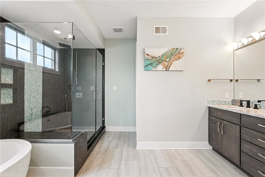 Pittsburgh, Pennsylvania, 15217, United States, 4 Bedrooms Bedrooms, ,5 BathroomsBathrooms,Residential,Active,1936146