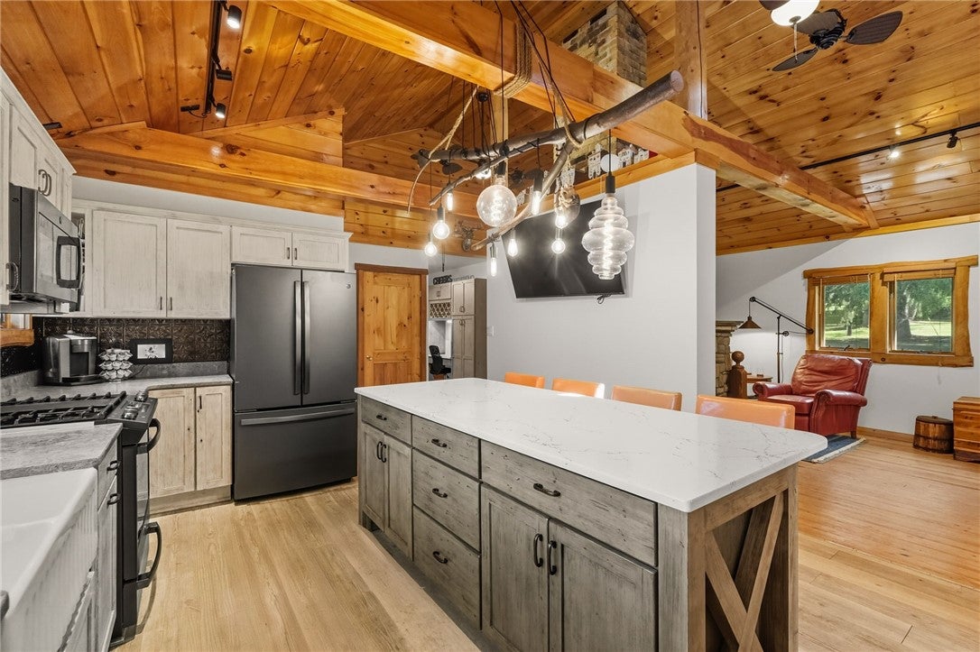 Emlenton, Pennsylvania, 16373, United States, 3 Bedrooms Bedrooms, ,3 BathroomsBathrooms,Residential,Active,1945255