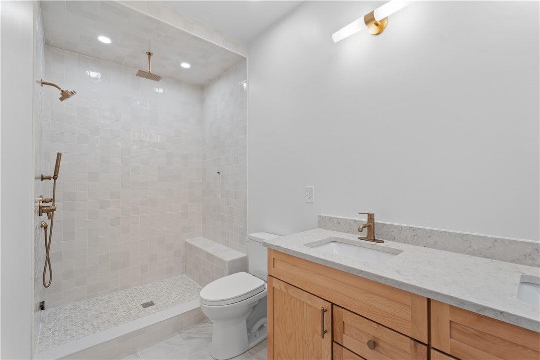 Pittsburgh, Pennsylvania, 15201, United States, 4 Bedrooms Bedrooms, ,5 BathroomsBathrooms,Residential,Active,1825068