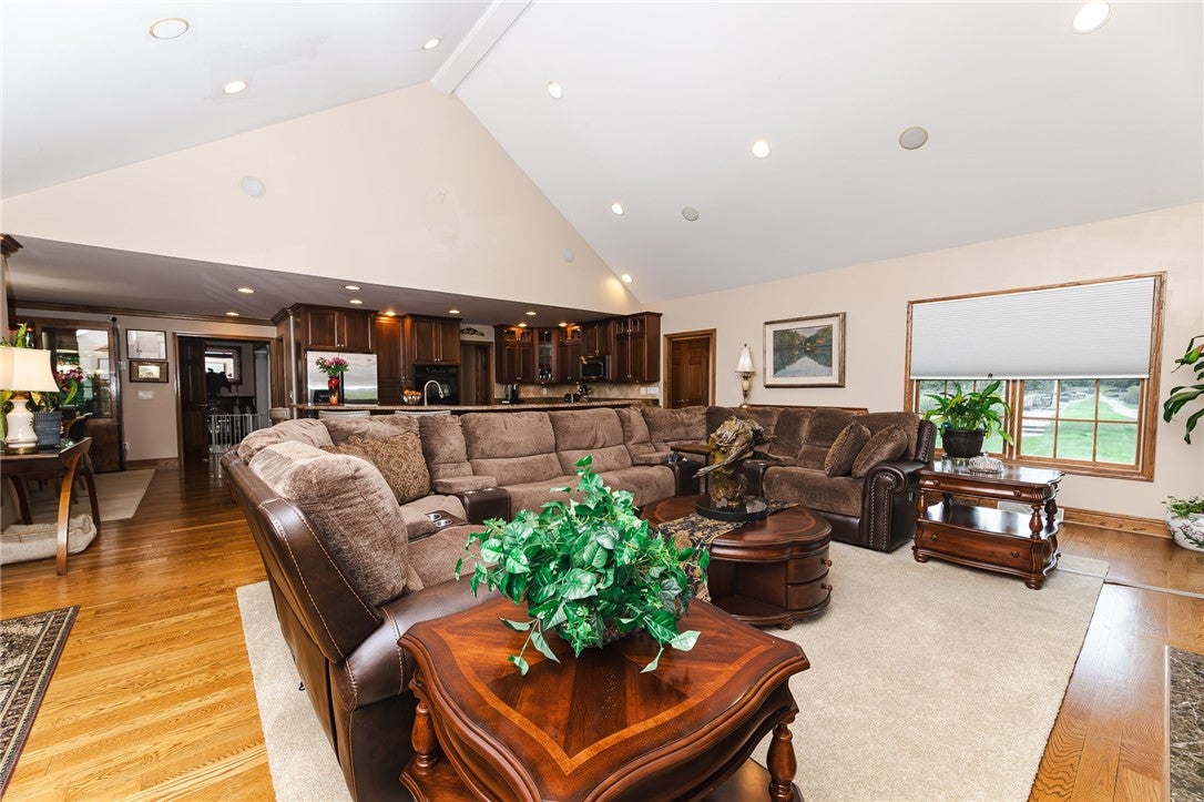 Valencia, Pennsylvania, 16059, United States, 4 Bedrooms Bedrooms, ,4 BathroomsBathrooms,Residential,Active,1922744