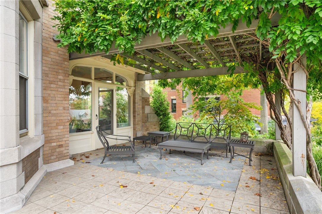 Pittsburgh, Pennsylvania, 15232, United States, 8 Bedrooms Bedrooms, ,6 BathroomsBathrooms,Residential,Active,1973278