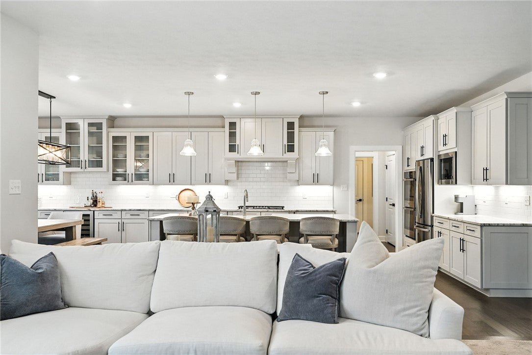 Wexford, Pennsylvania, 15090, United States, 4 Bedrooms Bedrooms, ,5 BathroomsBathrooms,Residential,Active,1934785