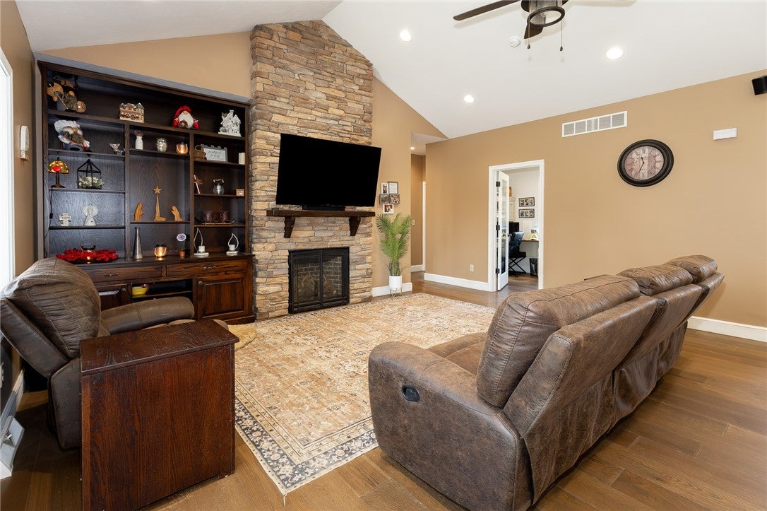 Mercer, Pennsylvania, 16137, United States, 3 Bedrooms Bedrooms, ,4 BathroomsBathrooms,Residential,Active,2040220