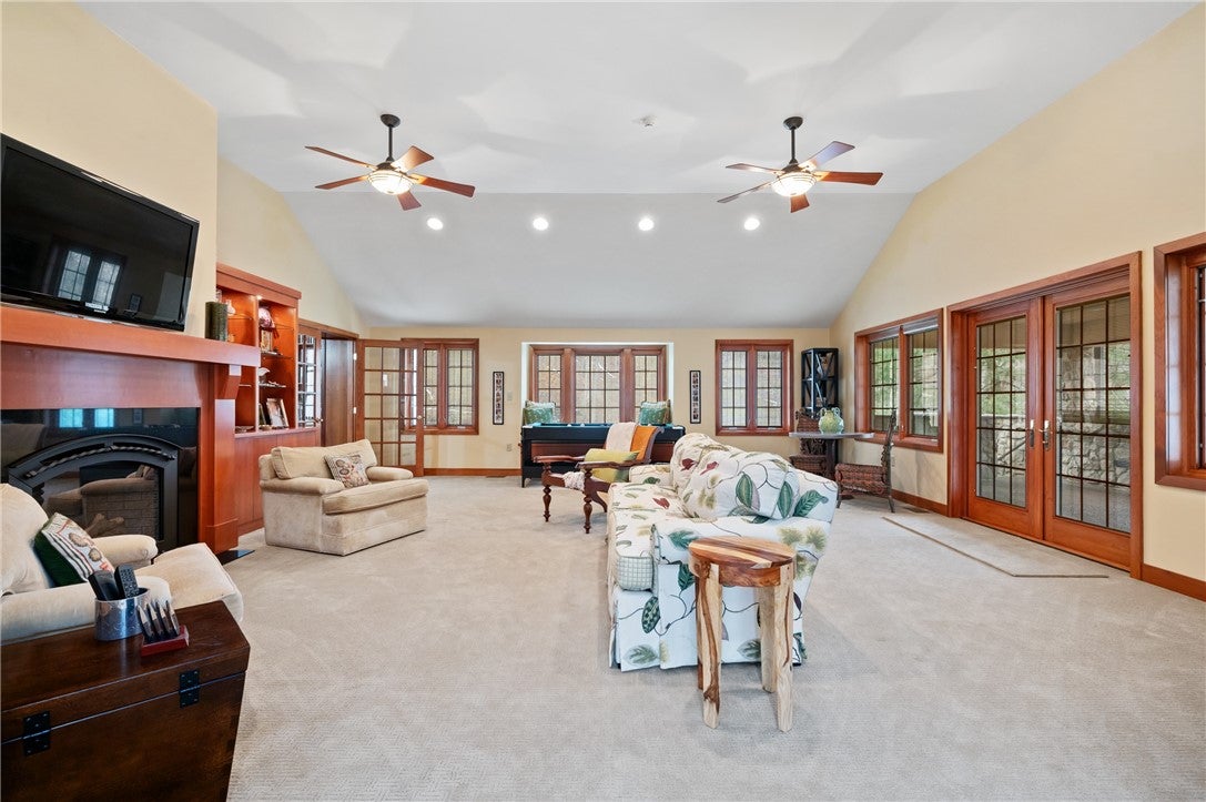 Pittsburgh, Pennsylvania, 15238, United States, 4 Bedrooms Bedrooms, ,4 BathroomsBathrooms,Residential,Active,1853348