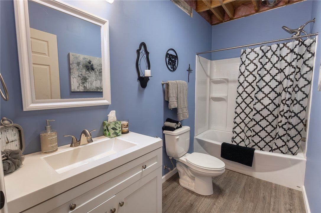 Mercer, Pennsylvania, 16137, United States, 3 Bedrooms Bedrooms, ,4 BathroomsBathrooms,Residential,Active,2040220