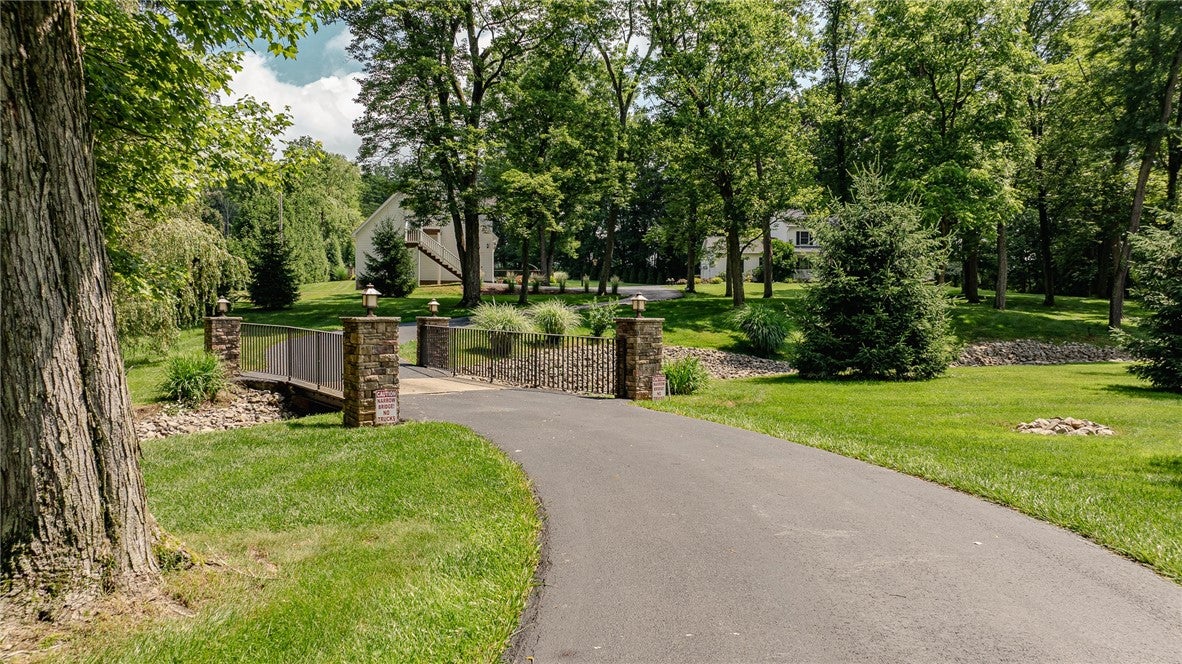 Valencia, Pennsylvania, 16059, United States, 4 Bedrooms Bedrooms, ,4 BathroomsBathrooms,Residential,Active,1922744