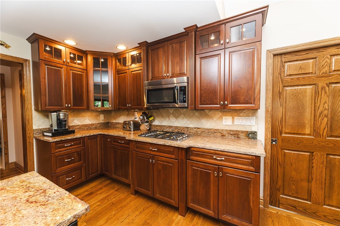 Valencia, Pennsylvania, 16059, United States, 4 Bedrooms Bedrooms, ,4 BathroomsBathrooms,Residential,Active,2011196