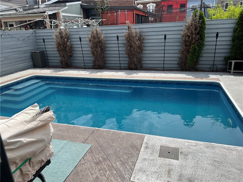 Pittsburgh, Pennsylvania, 15201, United States, 3 Bedrooms Bedrooms, ,4 BathroomsBathrooms,Residential,Active,1968384