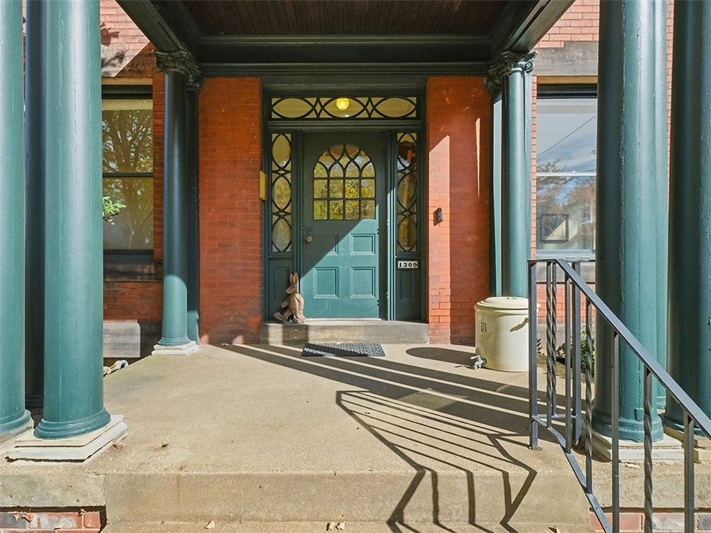 Pittsburgh, Pennsylvania, 15217, United States, 4 Bedrooms Bedrooms, ,3 BathroomsBathrooms,Residential,Active,1969666