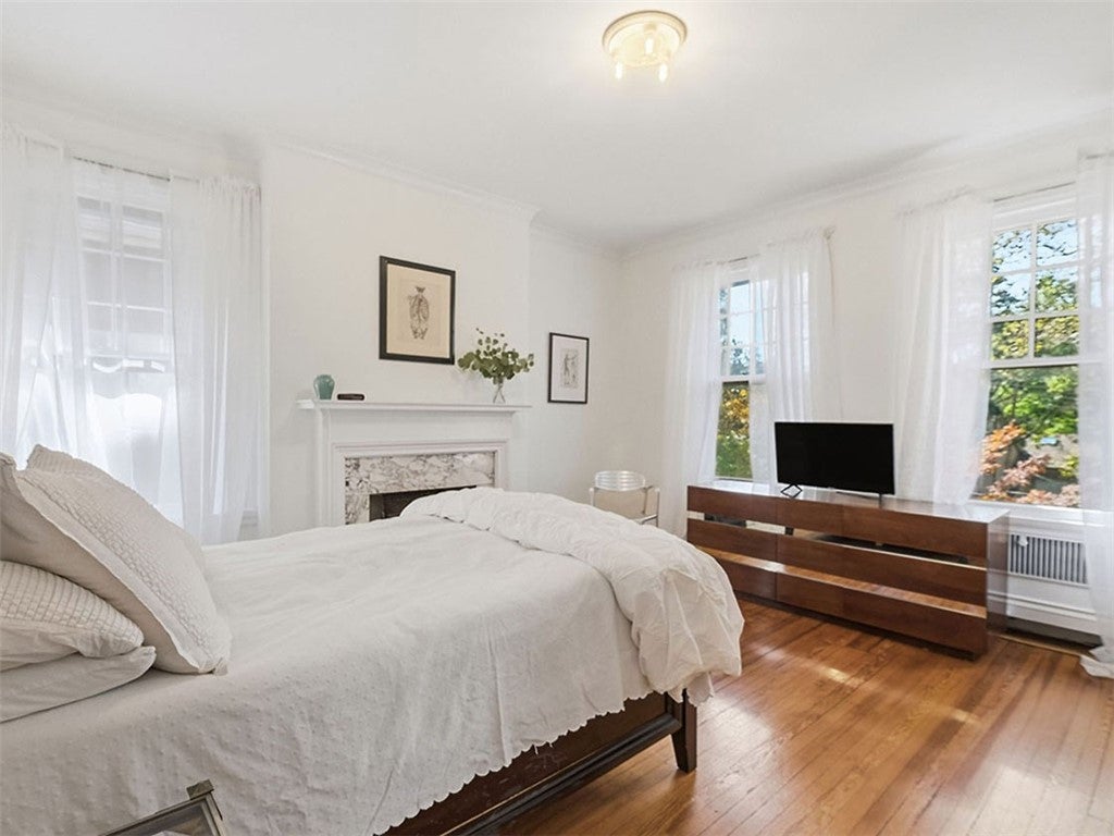 Pittsburgh, Pennsylvania, 15217, United States, 4 Bedrooms Bedrooms, ,3 BathroomsBathrooms,Residential,Active,1969666