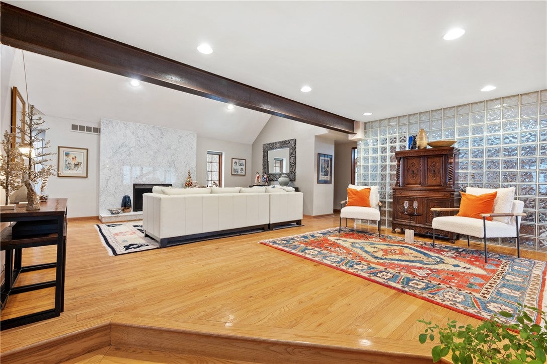 Pittsburgh, Pennsylvania, 15238, United States, 4 Bedrooms Bedrooms, ,4 BathroomsBathrooms,Residential,Active,1853348